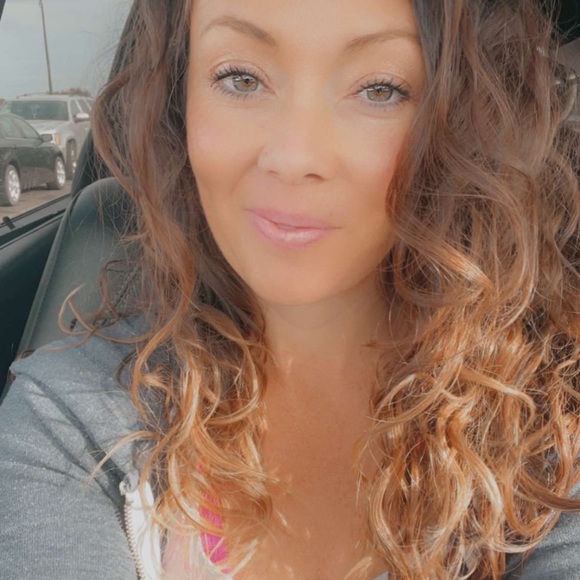 Meet your Posher, Kristen - Picture 1 of 5